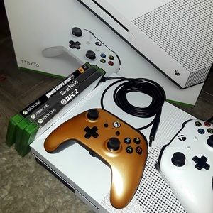 Xbox one s 1 Tb everything is together